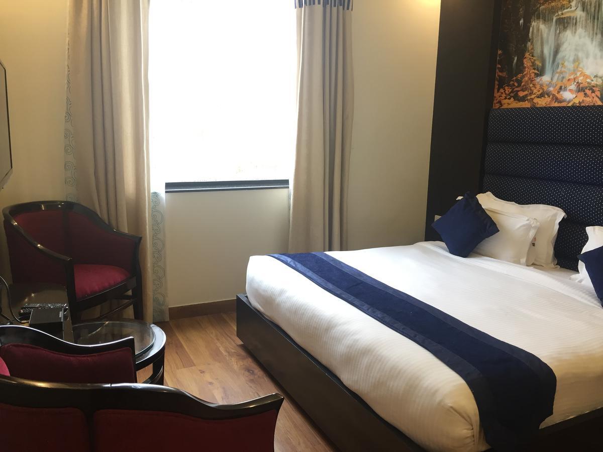 Hotel Pearl Blue Agra  Bagian luar foto