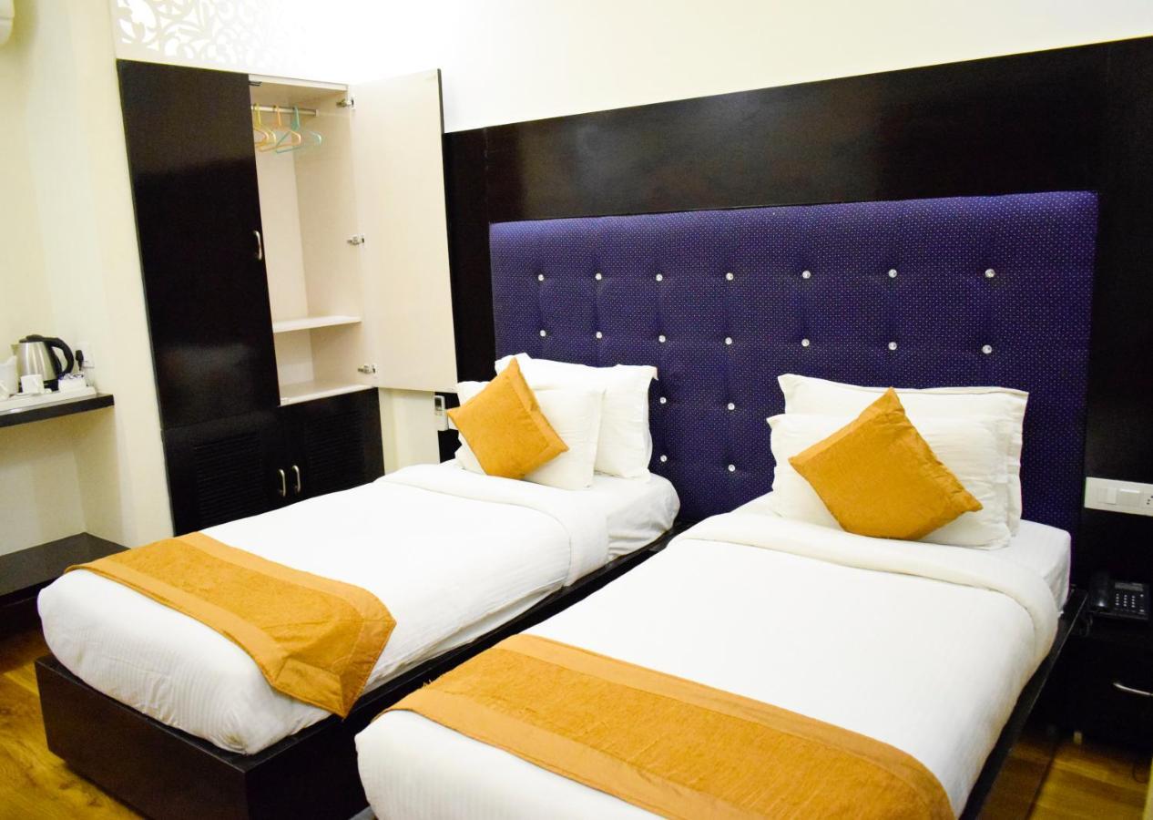 Hotel Pearl Blue Agra  Bagian luar foto